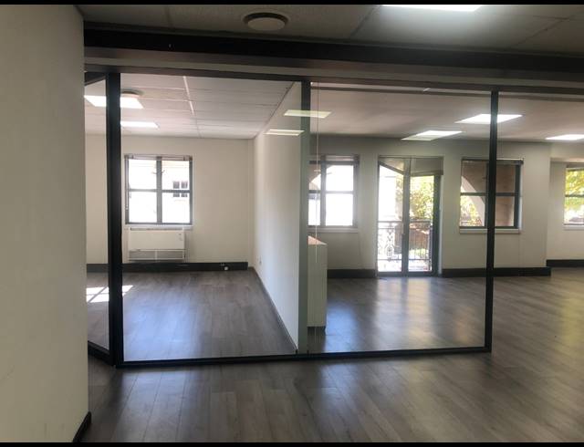 188M² OFFICE TO LET IN HYDE PARK